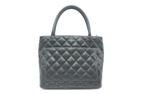 シャネルのキャビアスキン