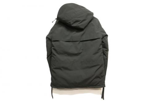 カナダグースのKAMLOOPS