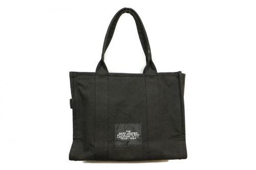ザマークジェイコブスのTHE TRAVELER TOTE BAG
