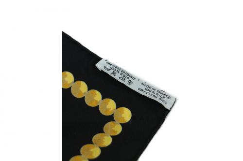 スカーフのカレ