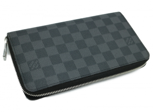 ラグジュアリーブランドのLOUIS VUITTON 　