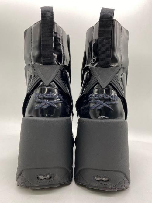 メゾンマルジェラ × リーボックのTABI INSTAPUMP FURY HI