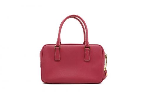 プラダのサフィアーノ