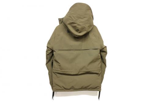 カナダグースのKAMLOOPS