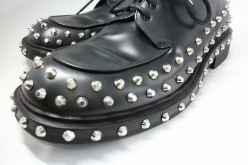 靴のレースアップシューズ