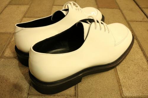 靴のレースアップシューズ