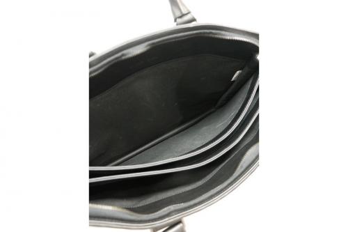 イントレチャートのビジネスバッグ