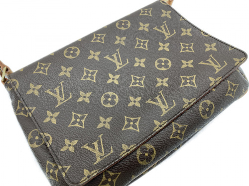 ラグジュアリーブランドのLOUIS VUITTON 　