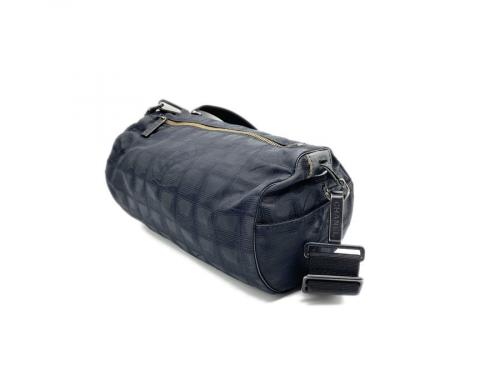 シャネルのトラベルラインショルダーバッグ