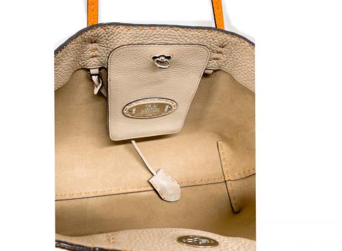 トートバッグのレザートートバッグ