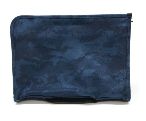 トゥミのクラッチバッグ