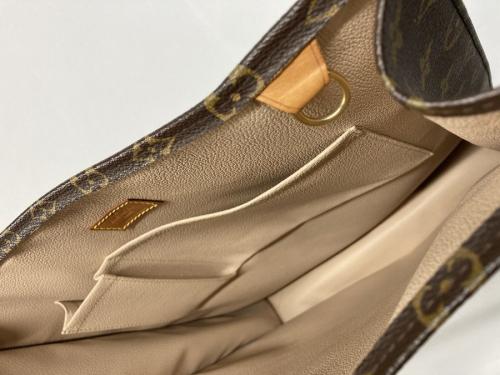 ルイ ヴィトン　のトートバッグ