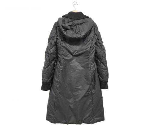 プラダのキルティングダウンコート