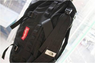 「THE NORTH FACEのSUPREME 」