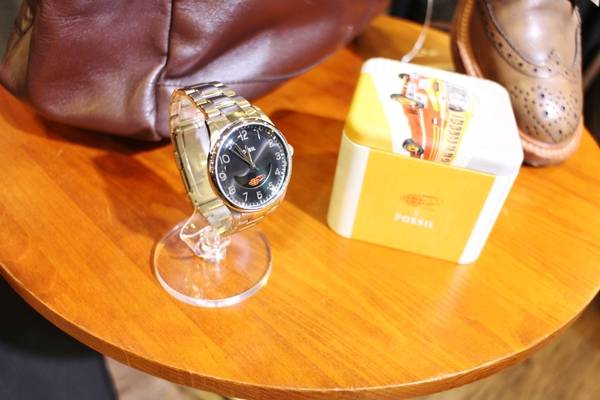 FOSSIL(フォッシル)×BEAMS(ビームス) サン&ムーン別注時計入荷致しまし 