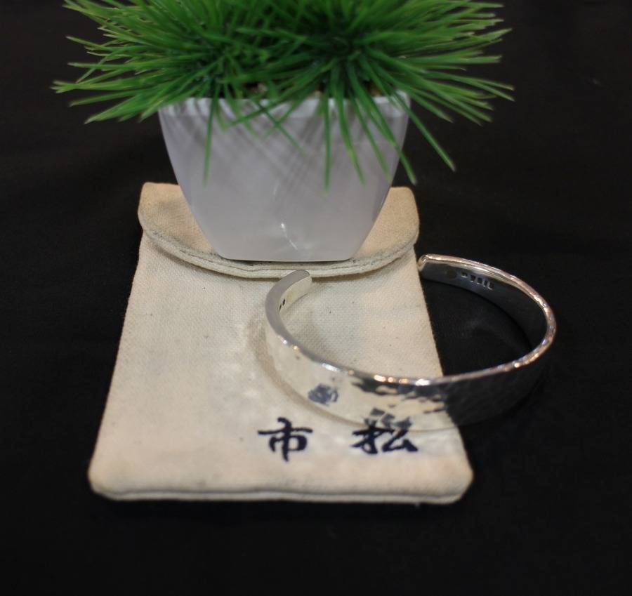 2つと存在しない、市松（イチマツ）のバングル入荷致しました