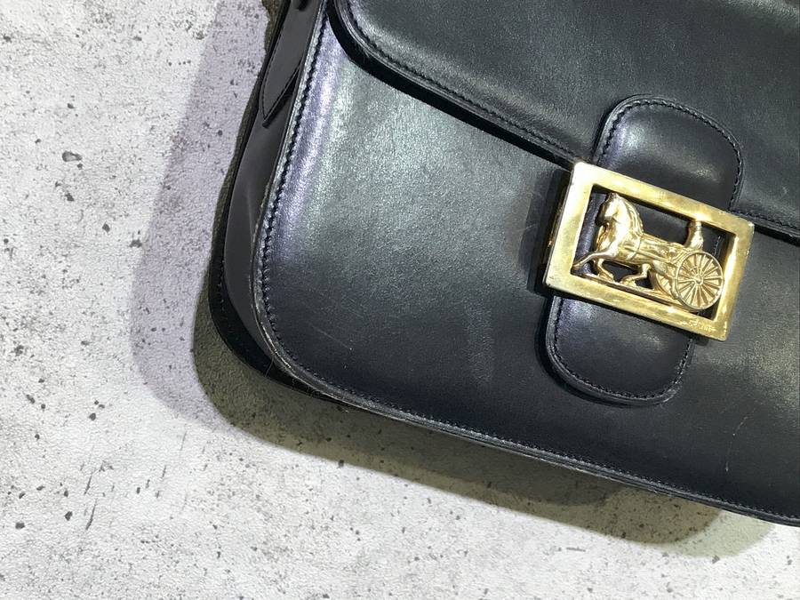 CELINE（セリーヌ）のヴィンテージ。馬車金具のカーフショルダー入荷