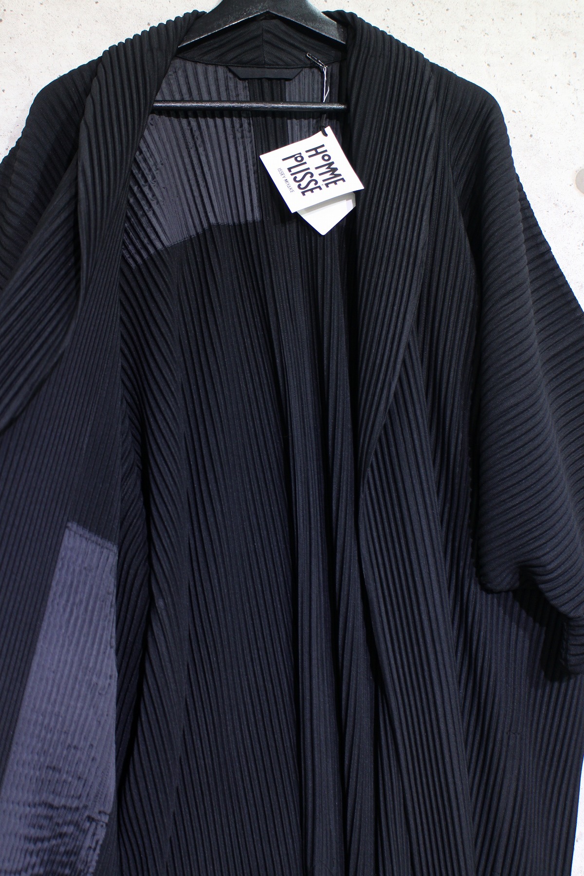 HOMME PLISSE ISSEY MIYAKE/オムプリッセイッセイミヤケのプリーツガウンコート入荷。[2019.02.05発行]