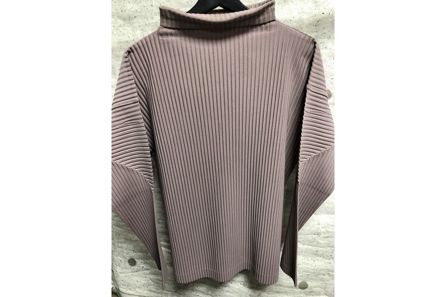 本日はHOMME PLISSE ISSEY MIYAKE/オムプリッセイッセイミヤケより人気 