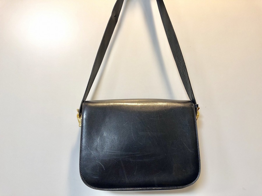 極美品■CELINE セリーヌ 馬車金具 ショルダーバッグ ボックスカーフ レザー ブラック ゴールド金具 フラップ開閉 トリオンフ 肩掛け　黒