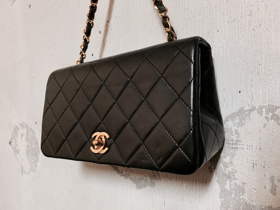 シャネル ラムスキン ミニ ミニ マトラッセ ショルダー バッグ チャーム 黒 CHANEL／シャネルよりラムスキンミニマトラッセチェーンショルダー