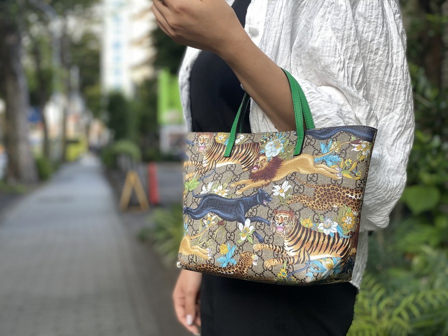 24-25新作 グッチ GGスプリーム プリント シルクドレス 24-25新作 グッチ GGスプリーム プリント シルクドレス (GUCCI