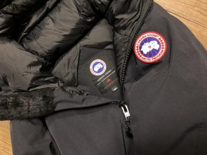 「インポートブランドのCANADA GOOSE 」