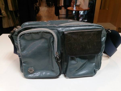 ショルダーバッグのデイパック