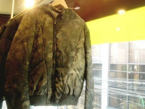 トップスのダウンジャケット