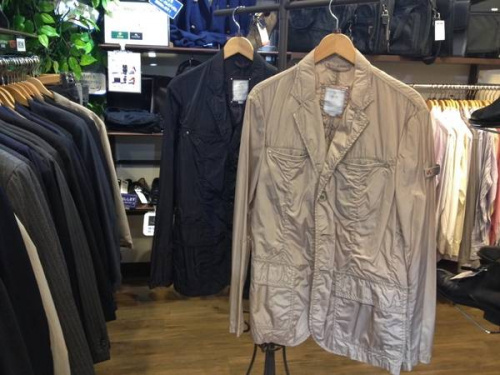 ミリタリージャケットのナイロンジャケット