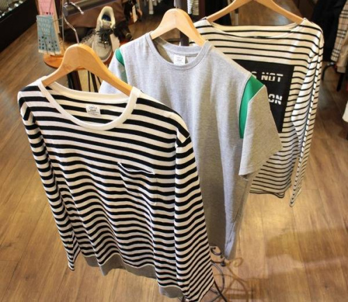 メンズのカットソー