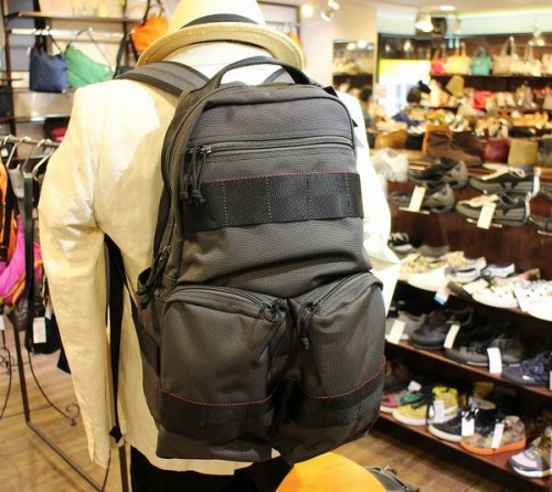 メンズのバッグ