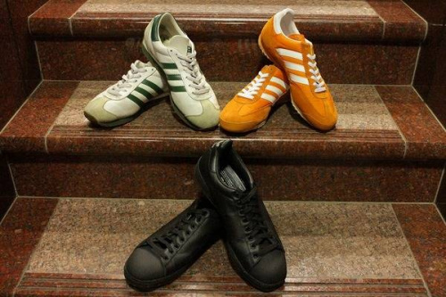 adidasのアディダス