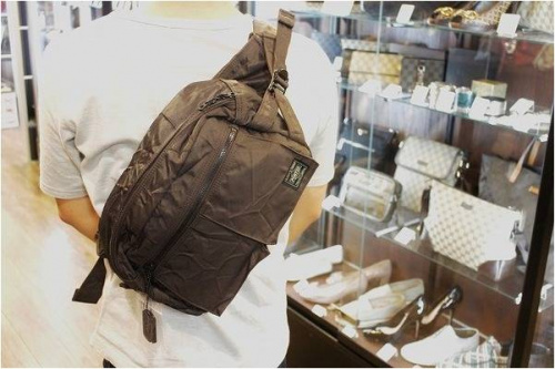 レディースのバッグ