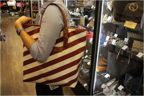 メンズのキャンバストート