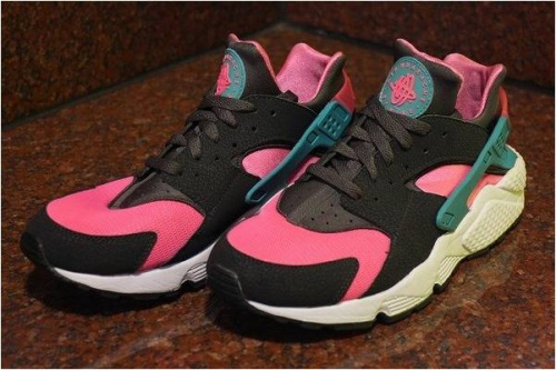 NIKEのAIR HUARACHE