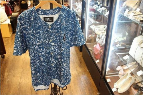 メンズのシャツ