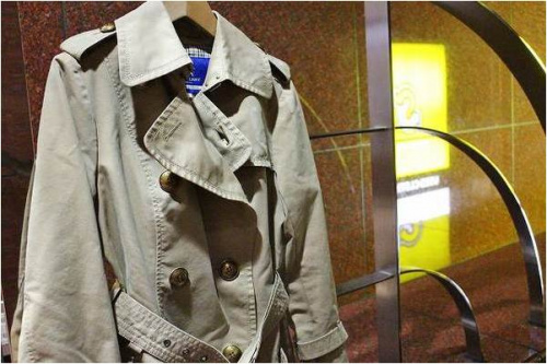 ダウンコートのバーバリーチェック