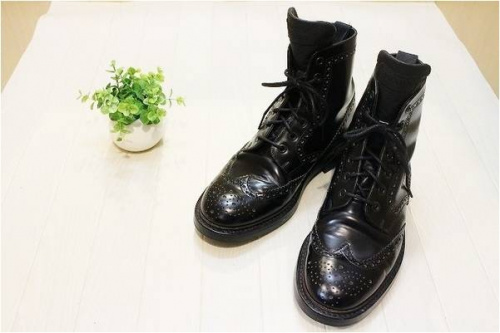 チャーチのプラダ