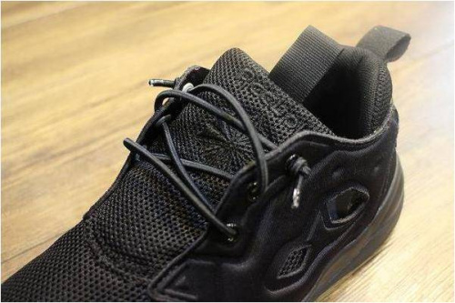 リーボックのナイキ