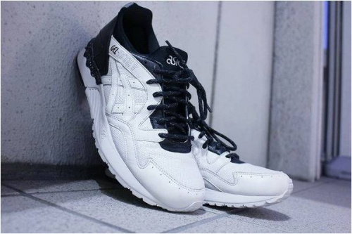 スニーカーの古着