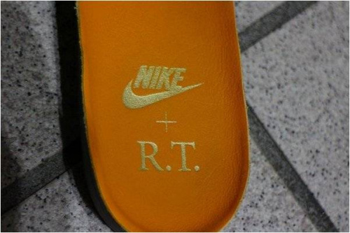 スニーカーのコラボ