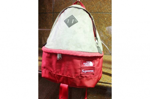 シュプリームのストリート