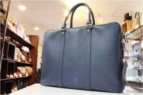 ルイヴィトンのLOUISVUITTON