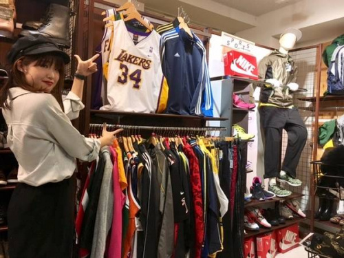 adidasのスポーツ