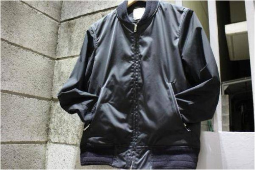 トップスのUNITED TOKYO