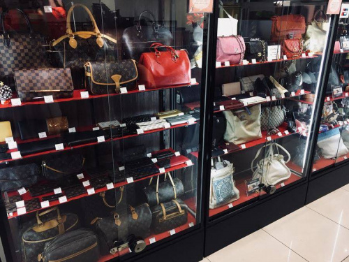 ショーケース内全品10％OFFの仙川レディース館