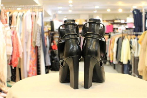 京王線のサンダル