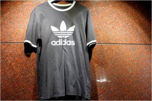 中古　古着のＴシャツ　ロゴ