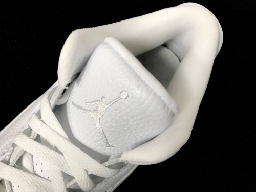 #NIKE #ナイキの#ジョーダン #AIR JORDAN3 RETRO